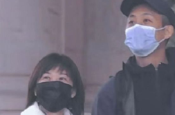 张警官头撞玻璃高清视频播放意外瞬间引发网友热议背后故?吃瓜学妹黄明昊视频在线观看