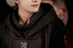 娱乐圈吃瓜爆料易烊千玺,娱乐圈风云再起，揭秘明星背后的故事