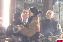 外卖GayChina快递GAy惊现同性恋快递员背后故事—吃瓜学妹黄明昊视频在线观看
